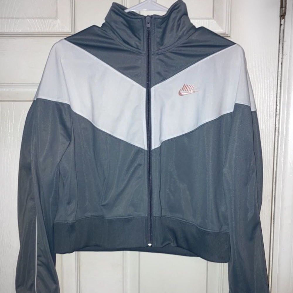 Womens cropped nike zip up jacket